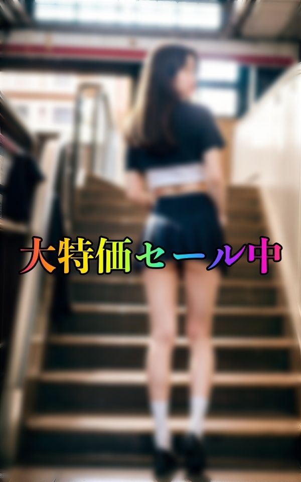 サンプル画像2:盗撮パンチラ女子○生の階段Tバック100人(ムラムラ妄想部) [d_311513]