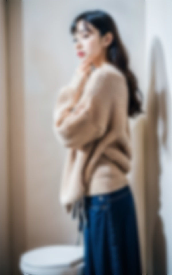 サンプル画像3:【盗撮】親戚の若妻をのぞき・・・普段しゃべらない親戚の美人妻のトイレを盗撮(突撃汁男) [d_325560]