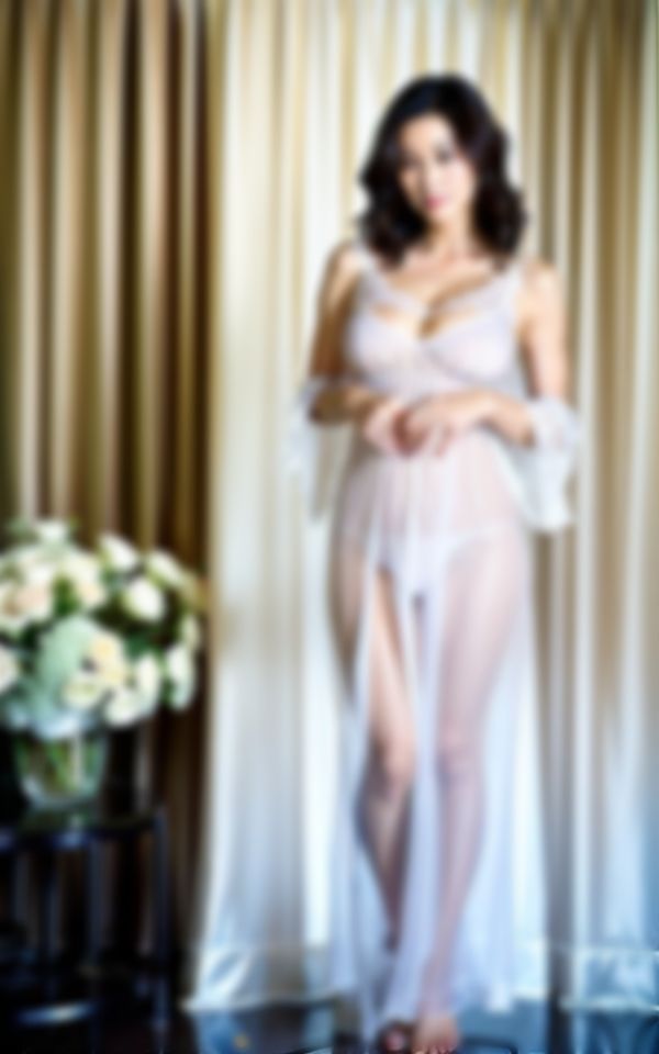 サンプル画像2:エロすぎる淫乱熟女が童貞くんを魅惑の身体で誘惑(美人ズ) [d_357266]