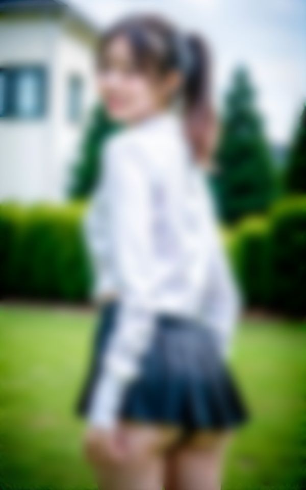 サンプル画像1:【制服パンチラ】風が邪魔してスカートが…Tバックぱんてぃ(JK愛好部) [d_357783]