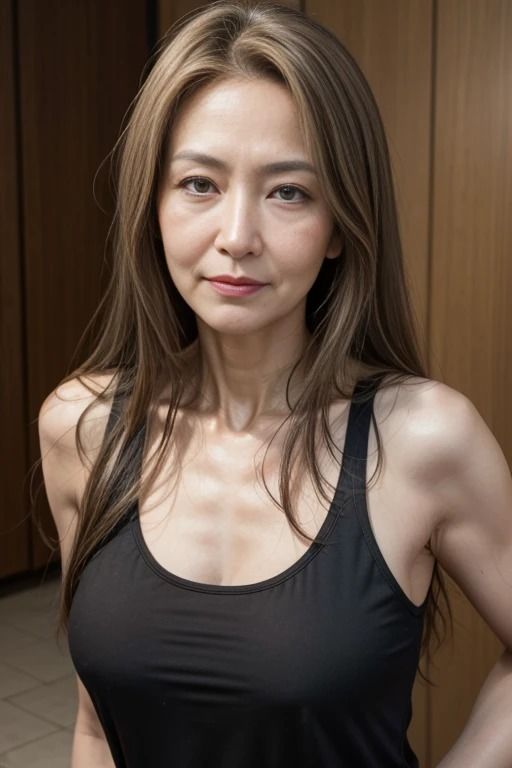 サンプル画像4:タンクトップ姿のスレンダーなロングヘア熟女(色気の垂れ流し) [d_392660]