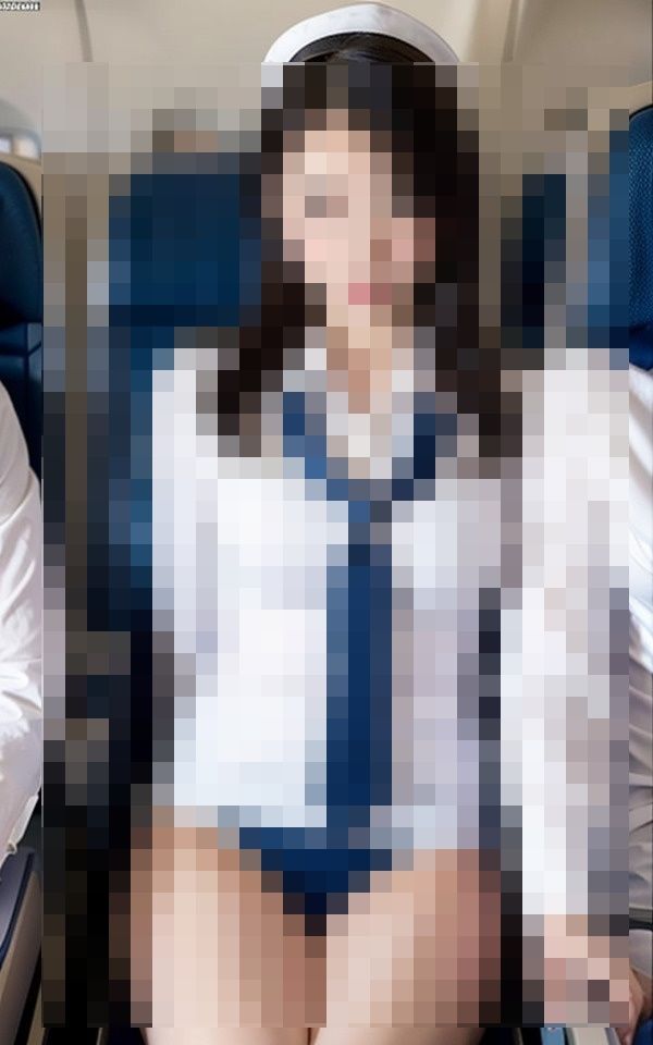 サンプル画像2:機内で最近付き合ったCAの彼女が他の乗客にバレない洋服を脱いでくれた(jj) [d_400793]