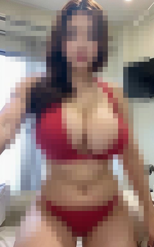 サンプル画像3:いつも控えめな美人看護師だけど夜になると一変してエロくなる(お花畑) [d_401184]