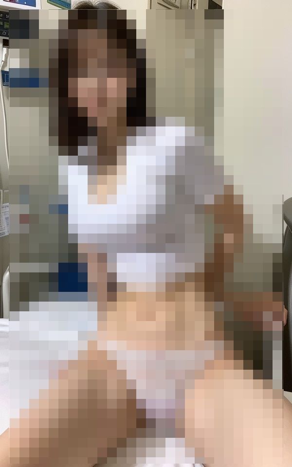 サンプル画像3:夜に看護師から呼ばれて患者が居ない診察室で営んだ(YATTA) [d_408361]