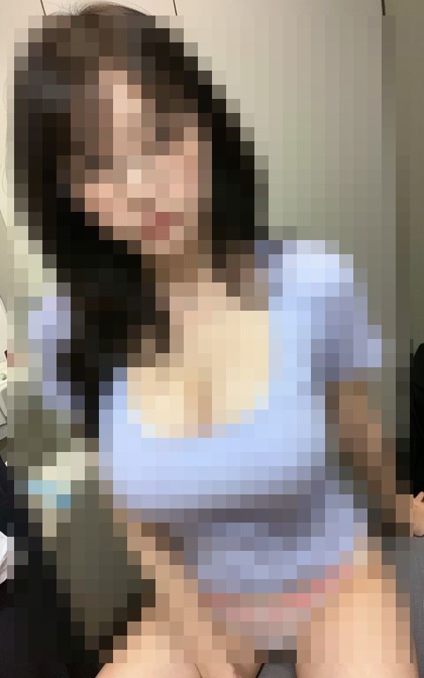 サンプル画像3:眼鏡を掛けている看護師はとても魅力的に見えエロい(HHH) [d_408377]