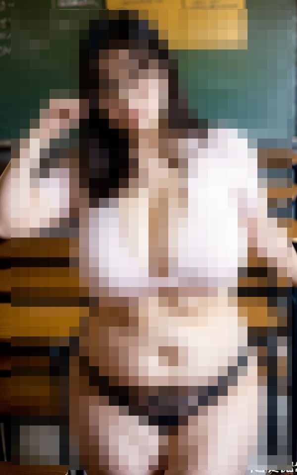 サンプル画像6:夏で暑い日に出勤した先生は薄い服装で生徒から誘われている(HHH) [d_411000]