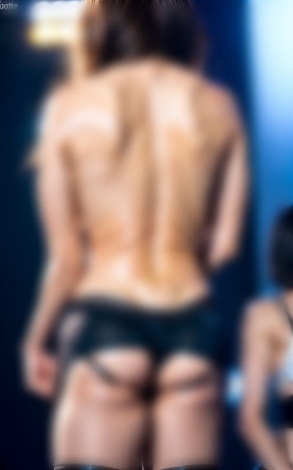 サンプル画像5:筋肉アイドル×熟女〜究極のカラダ184人〜(美魔女CLUB) [d_412463]