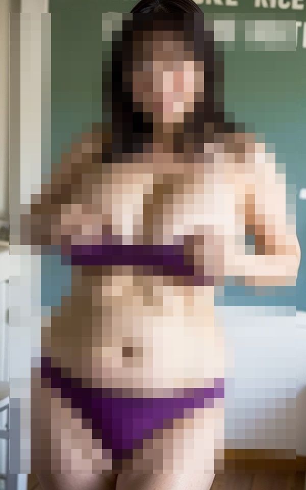 サンプル画像4:プールに行ったら隣人の奥様が一人でいたので一緒にご一緒した(OMOCYA) [d_416103]