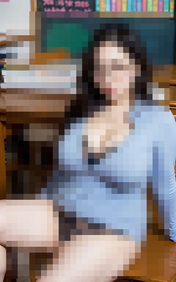 サンプル画像2:教室で一人で変態女教師が生徒と放課後誰もいない教室で遊んでみた(Nippon) [d_417345]