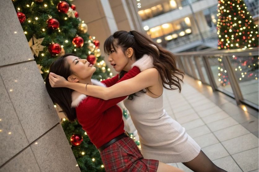 サンプル画像3:クリスマスの恋敵のキャットファイトAI画像  GIF1(CFAIC) [d_494724]