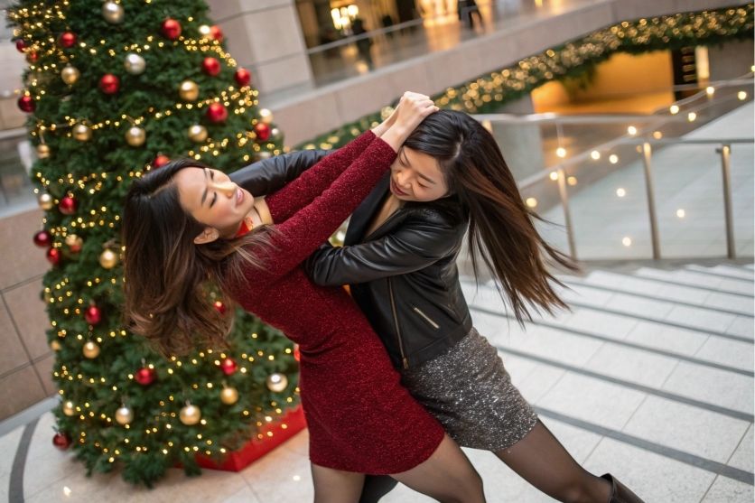 サンプル画像4:クリスマスの恋敵のキャットファイトAI画像  GIF1(CFAIC) [d_494724]