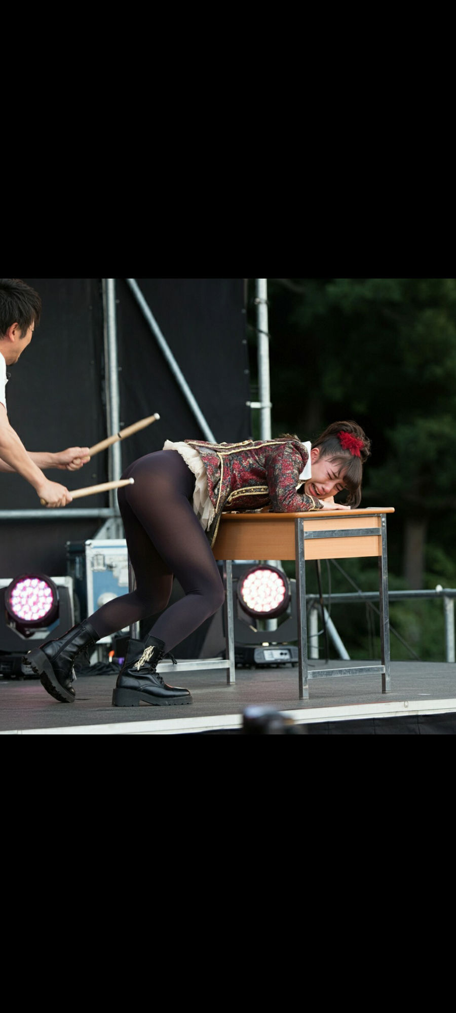 サンプル画像3:羞恥×泣き顔シチュエーションいろいろ詰め合わせ 300枚超【生成AI画像】(リアルでおバカな羞恥シチュエーション製作所) [d_504054]