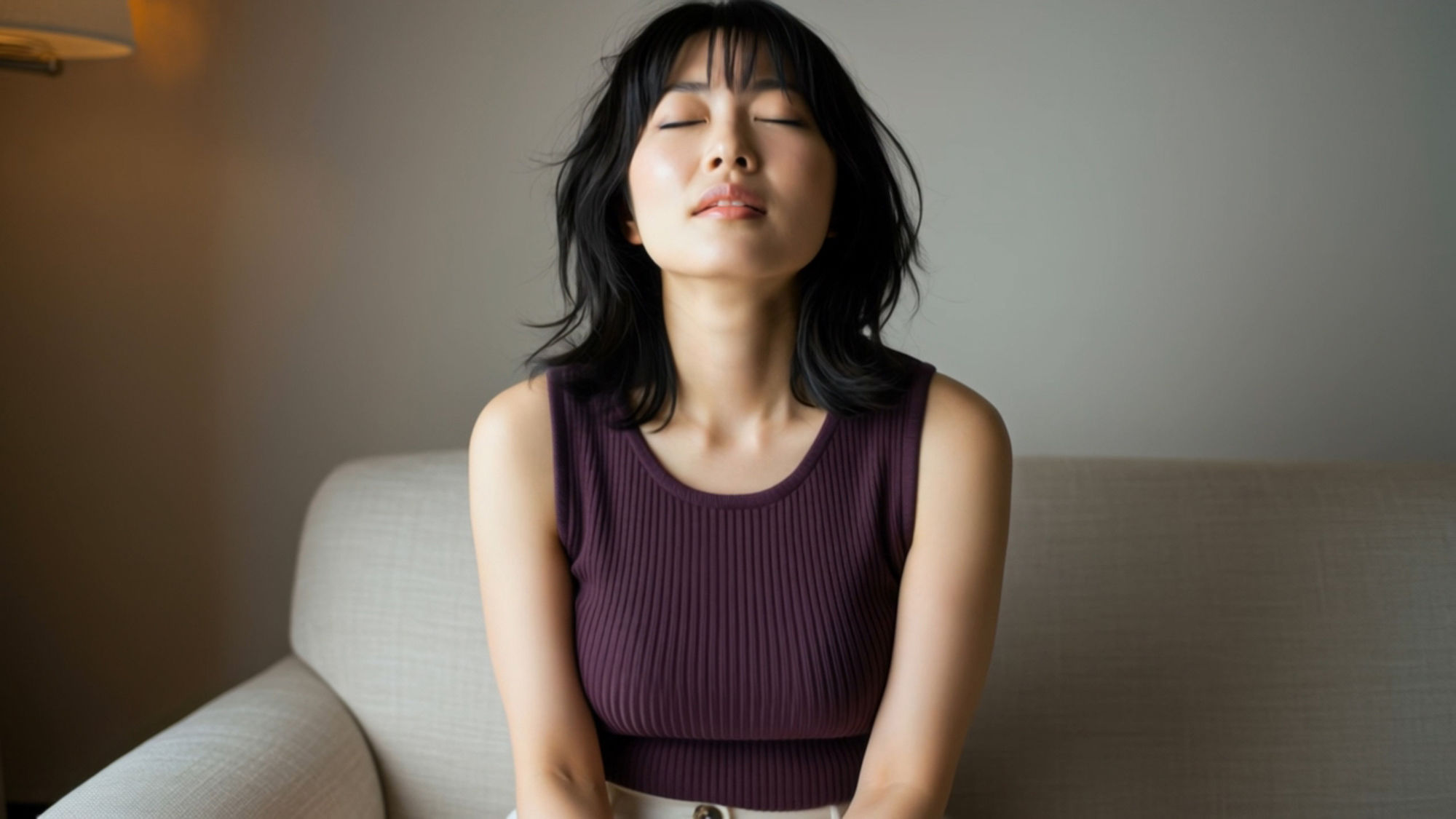 人妻が夜は寂しく一人で...の画像1