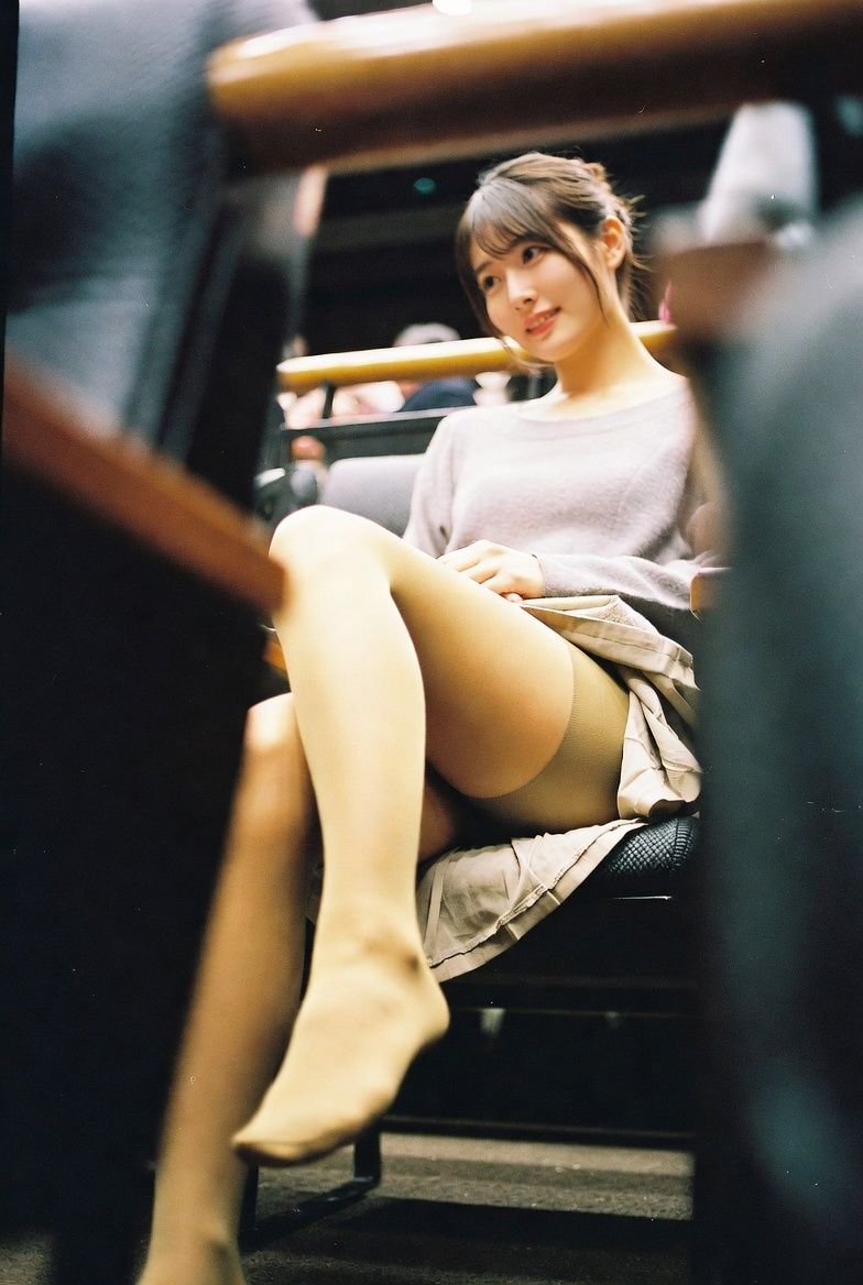NZAI-006 興奮する観客席の太もも 〜後ろから・下から・横から覗くAI美女〜の画像7