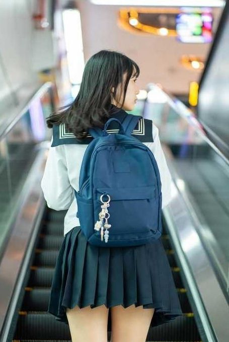 盗撮風動画 vol.6 女子校生エスカレーター編のサンプル画像 4