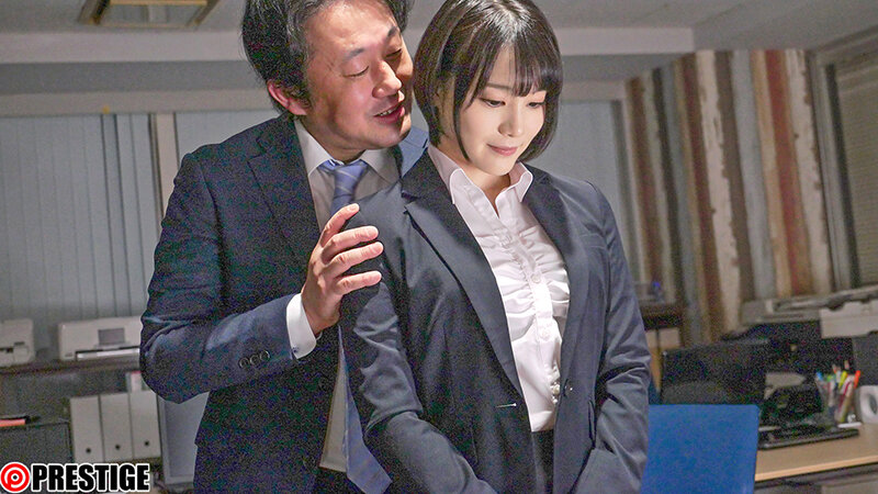 【FANZA限定】パワハラされるほど発情が止まらなくなるムラムラ派遣OL 仕事はできないのに性欲は底なし絶倫 鈴村あいり フォトカードと特典DVDセット 画像1