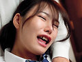 まだ何もしてないよ（笑）！コレ（薬）やべぇ〜だろ！「もうダメッ、触らないで！おま●こバグっちゃう！」ギャル系パイパン●学生に従順アへ顔アクメ中出し性交