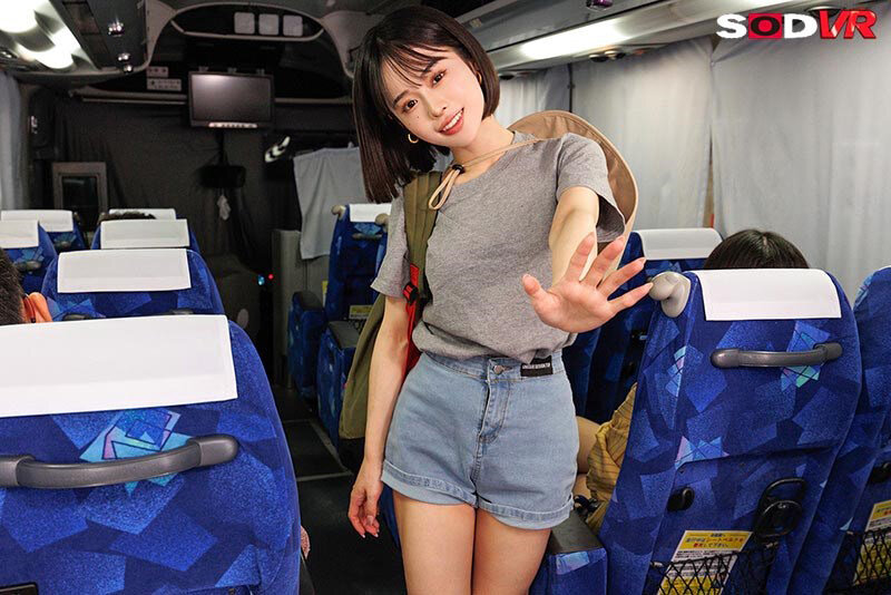 【VR】【8K】【フェス帰り×夜行バス】ライブで意気投合した小悪魔美少女にゼロ距離密着ささやきされ続けた山梨→新宿間 MINAMO 15枚目