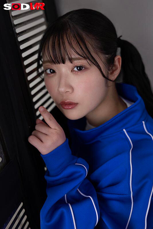 【VR】【8K】キス音、くちゅ音、吐息のみ…【ロッカーの中】でサイレントSEXVR 二葉エマ 画像14