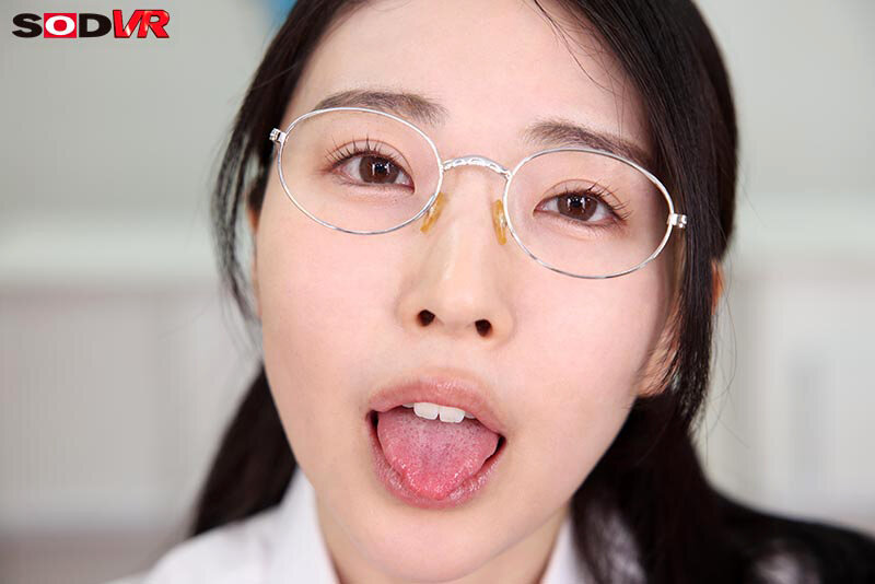 【VR】【8K】地味で真面目な図書委員の皆月さんは、実はドスケベ変態女。射精しても抜かずに腰振られ杭打ちピストンで連続中出し! 皆月ひかる 9枚目