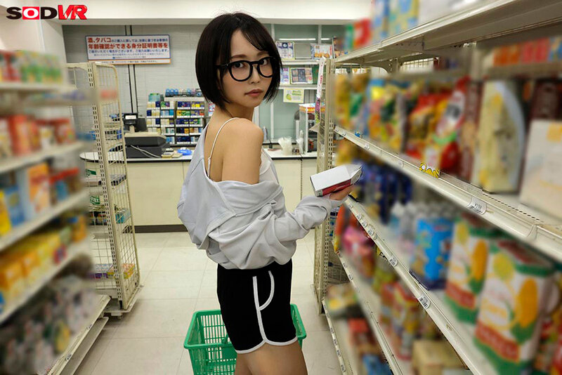 【VR】【8K】【追跡視点】深夜、コンビニで見かけた無防備スレンダー女子を追跡姦。 自宅に押し入りレ×プVR 画像3