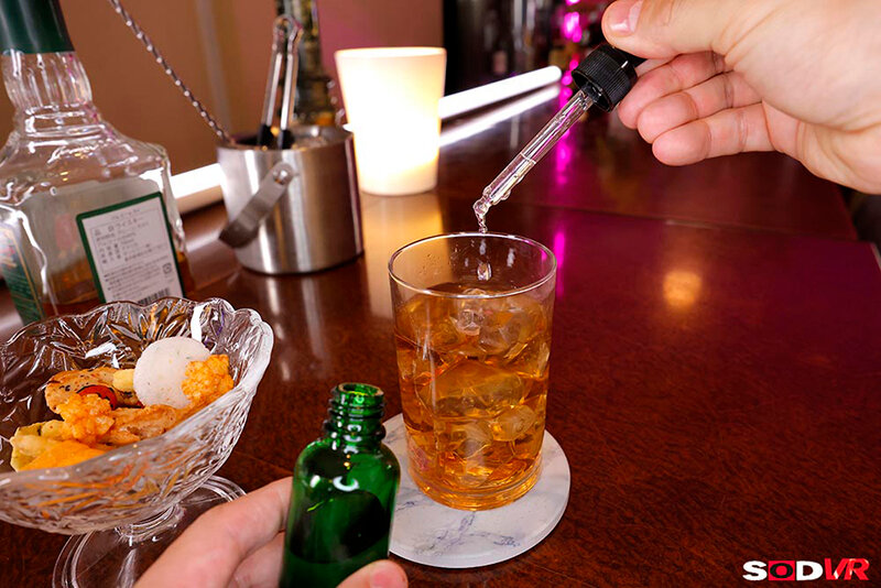 【VR】【8K】クソむかつくバリキャリ女上司を立場逆転で完全拘束状態！屈辱の下剋上SM調教で絶頂開発で鬼イカセ！！！ 塩見彩 画像5