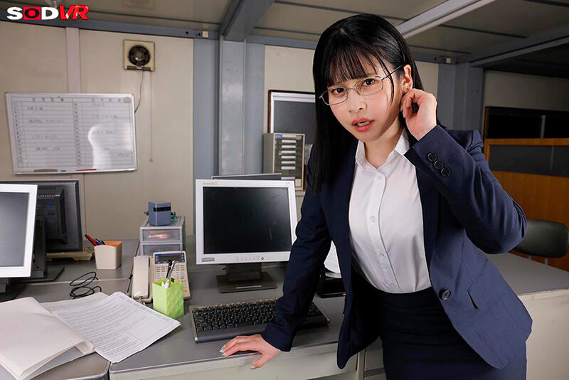 【VR】【8K】「私のマ×コ見てえぇぇぇ！！」堅物女上司の本性は、淫語絶叫する淫乱痴女 尊厳ゼロ・威厳ゼロのド下品性交 優梨まいな 画像4