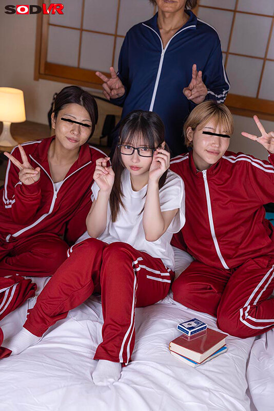 【VR】【8K】修○旅行の夜…地味メガネ同級生の布団に潜り込み強引夜○い!抵抗するも密着ピストンビショビショ濡れ快楽堕ち性交 松井日奈子 4枚目