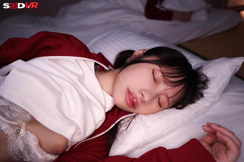 【VR】【8K】修○旅行の夜…地味メガネ同級生の布団に潜り込み強引夜○い!抵抗するも密着ピストンビショビショ濡れ快楽堕ち性交 松井日奈子 5枚目