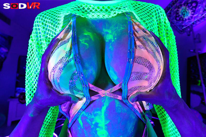 【VR】【8K】BLACK LIGHT LOTION SEX 【ブラックライトローションセックス】 ハイクオリティVR・8KVR ★0 シーン5