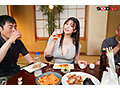 【VR】【8K】田舎に帰省したら久しぶりに会った爆乳従姉。真夏の暑い相部屋でお風呂上がりの濡れ髪で誘惑され、汗だくになりながらヤリまくった。 東実果 - サンプル 3
