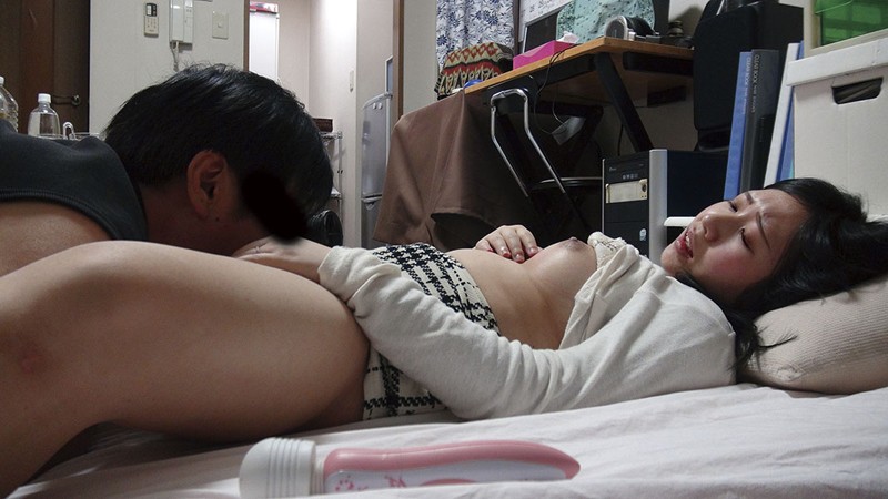 人妻NTR 酔いつぶれた旦那さんのすぐ側で奥さんを寝取る02 画像8