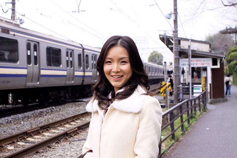 情欲熟女 ふしだらな妻 厳選12人4時間 イヤラしく腰振る人妻たち 画像19