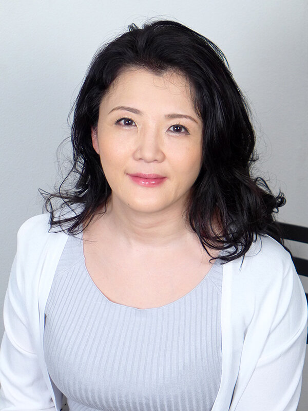 熟妻ドラマ 不動産屋のオッサンに恥部を吸われる清楚妻 夫の同級生は欲情する奥さんの小便浴びまくる! 画像2