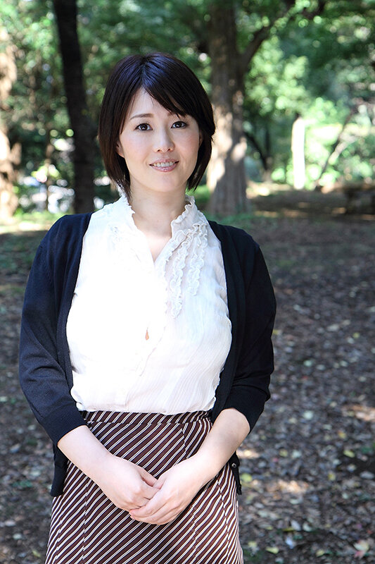 辱められて汁が溢れ出す熟妻 厳選15人4時間 「もっと見て〜!」 画像5