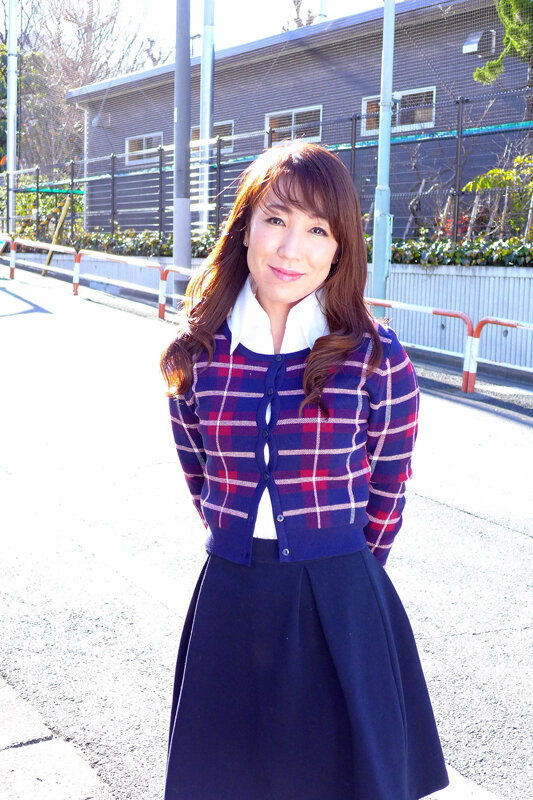 馬乗り熟女 シャブリつく人妻 選りすぐり12人4時間 「下からもっと突いてー!」 画像10