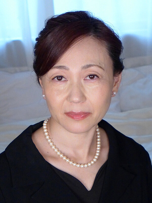 熟女 淫らな秘め事 奥さんのムチムチの体に欲情した不動産屋の男は… 一周忌の夜、亡き夫の上司に熟れた恥部を捧げる未亡人 画像8