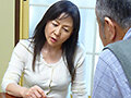 熟妻ドラマ 水回りの点検に来た男は近所のストーカーでいきなり… 旦那の将棋仲間のオヤジに押し倒された美熟女 149tmrd1372 アテナ映像 サンプル画像10