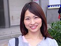 人妻の恥じらい 全裸視姦された奥さんはマン汁垂らしながら理性を失って…10人4時間SPECIAL サンプル画像1