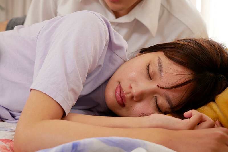 偶然にも会社の先輩と泊まることになり、すっぴん姿がマジ可愛すぎてエッチしちゃいました 【出演】12345 前田美波 画像1