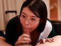 会社で嫌われている地味な先輩とのSEXがドストライクすぎて…【出演】浜辺栞帆 画像3
