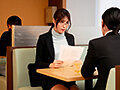 会社で嫌われている地味な先輩とのSEXがドストライクすぎて…【出演】稲森あみ 画像1