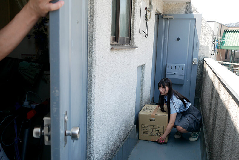 隣に住む女子校生が毎回精子を飲みにきます。 画像1