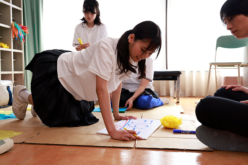 偶然見えた胸チラしている姿に発情しちゃった俺 画像8