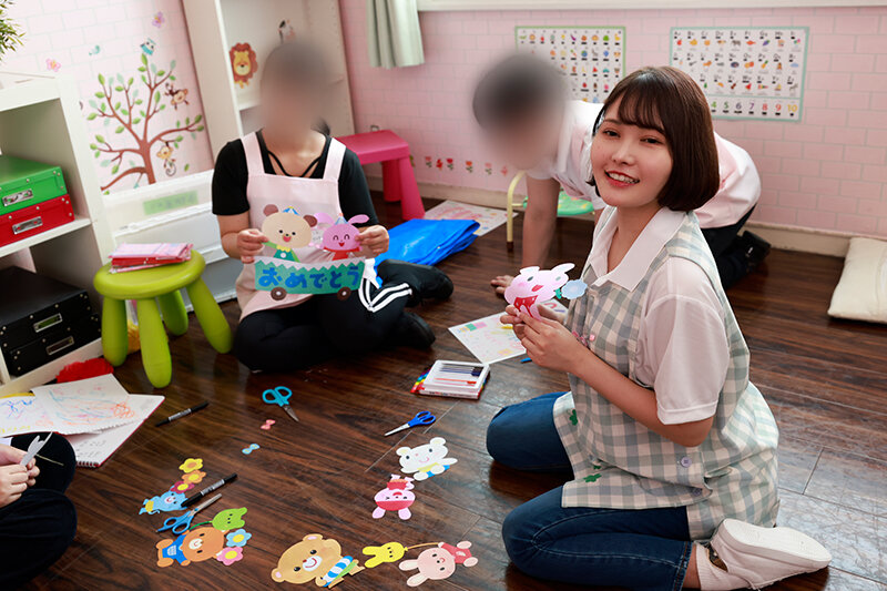 【職場でヤレる女】 保育士の後輩は笑顔でイチャフェラしてくるスケベな女 つかさ 23歳 画像1