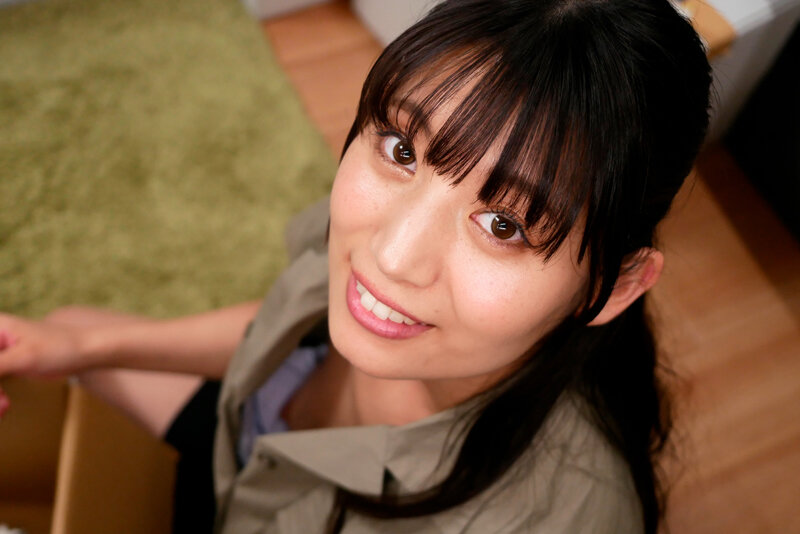 久々に会ういとこが引越しの手伝いに来てくれて作業中気付かず胸チラしていた。我慢できずに手を出したら意外にもOKしてくれた! 画像2