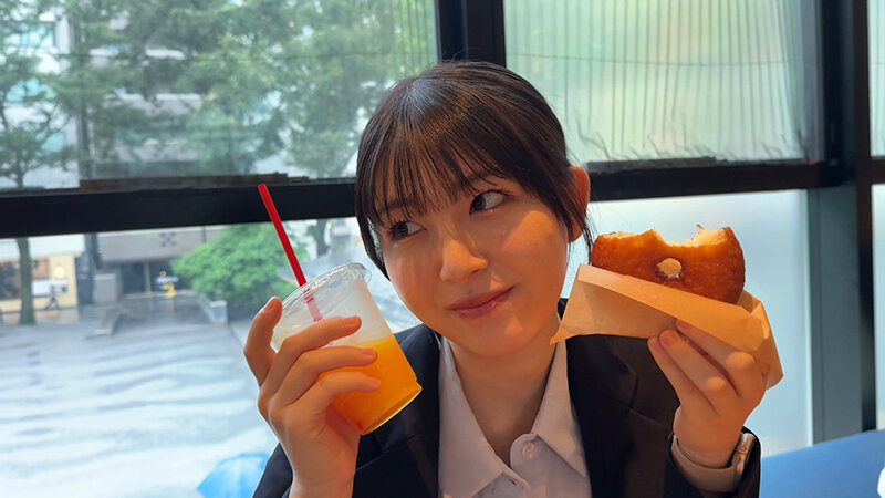 【推しの後輩】 常に笑顔のあざと系女子 後輩OLのSEX動画公開します 真白ふわり 画像3