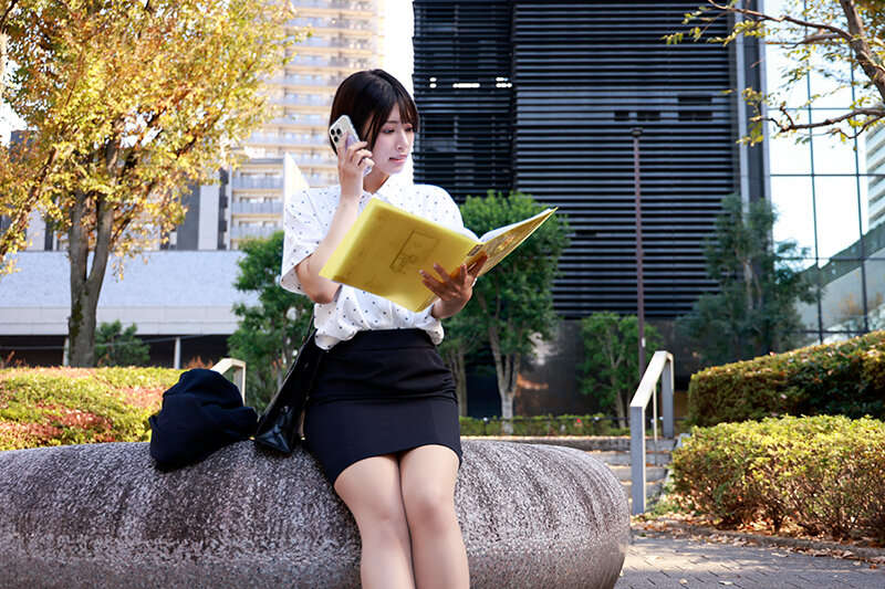 「私、競泳水着好きでごめんなさい…」 いつも競泳水着を着て興奮しています 服の下に水着を着て働くOL 宮城りえ サンプル画像 3