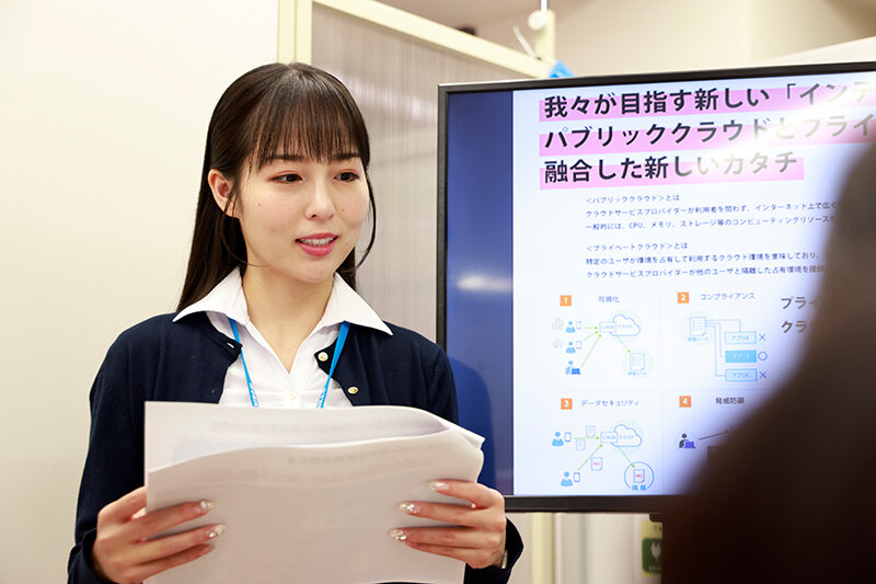 あざとく男にすり寄ってくる女子社員 ピンク色の舌を絡めて誘惑してくる同僚はキス狂い痴女 本城はな サンプル画像 2