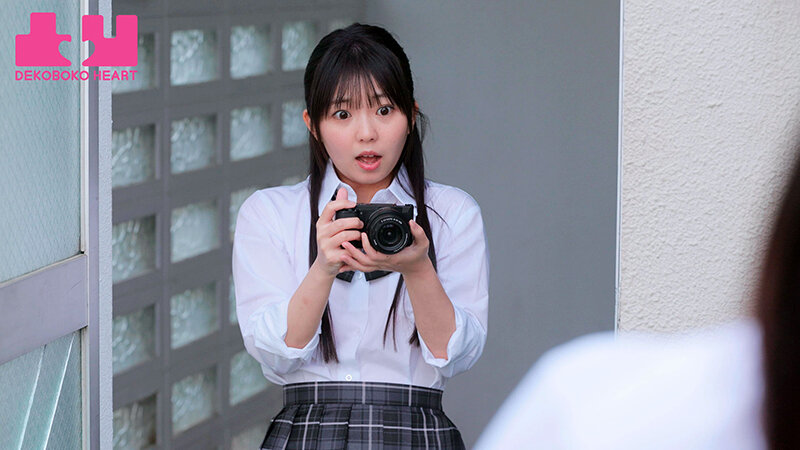 クラスで一番美人なマドンナのパンチラが撮れちゃった!?パンツ写真をオカズにマンズリしていたらバレちゃったけど相互オナニーで好きが溢れて校内レズに発展した 松井日奈子 泉りおん 画像3